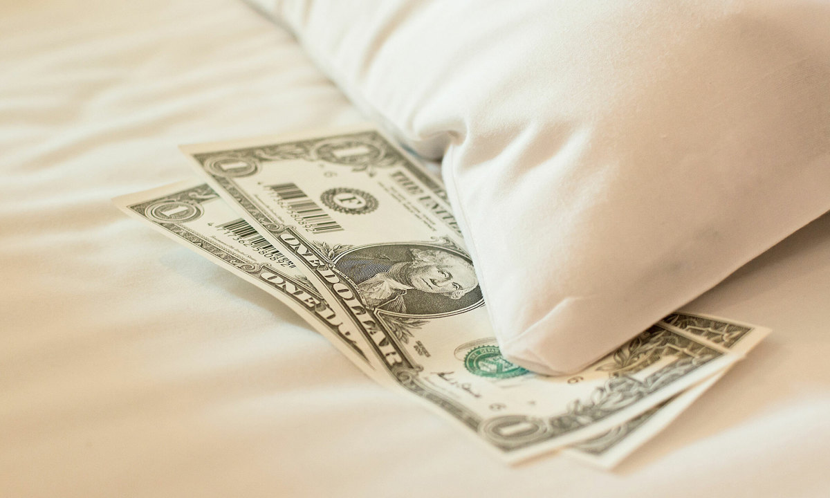 SHOULD WE TIP HOTEL STAFF OR NOT?