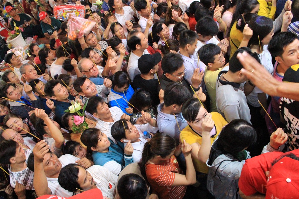 KINH NGHIỆM DU LỊCH AN TOÀN MÙA LỄ HỘI CHỐN ĐÔNG NGƯỜI