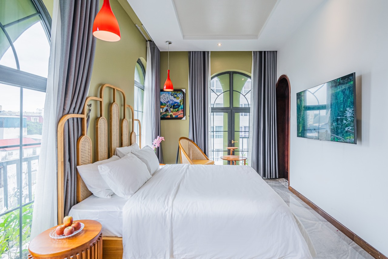 OUTSTANDING HOTEL NEAR THE AIRPORT IN TAN BINH